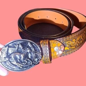 HORSE/KNIFE HIDDEN BELT SOOOO, COOL!